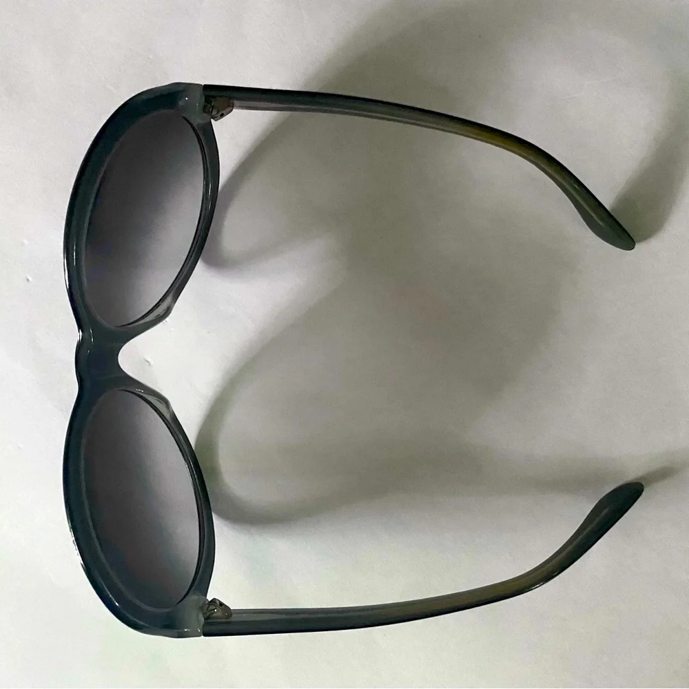 Theory sunglasses black with gray gradient lenses